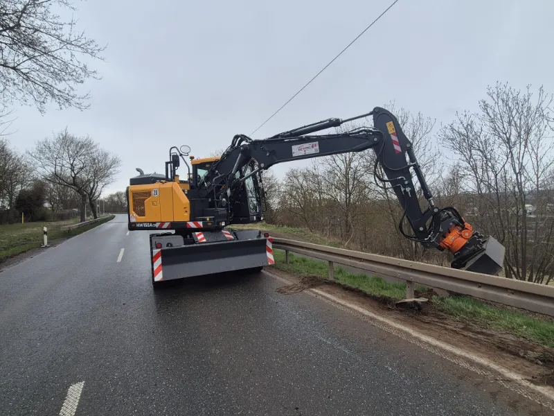 Containertransporter in Rot