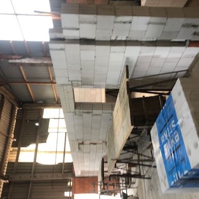 Mauerbau in der Halle von Containerdienst Frenzel
